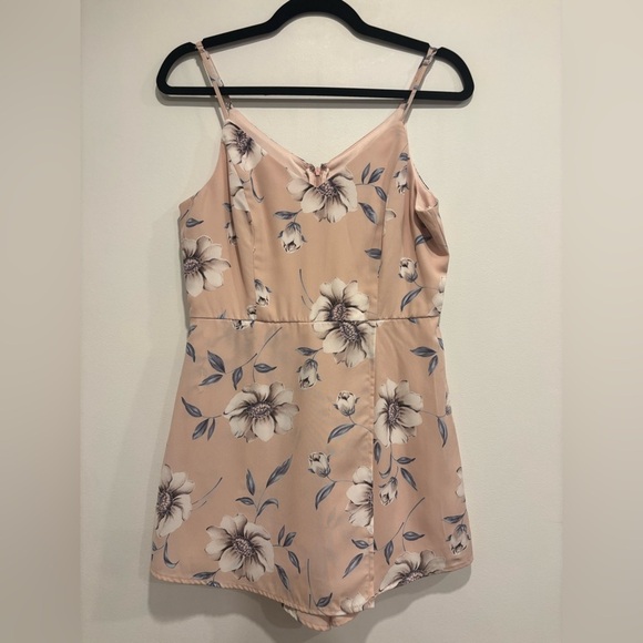 Lulu's Blush Pink Floral Romper. - Picture 2 of 9